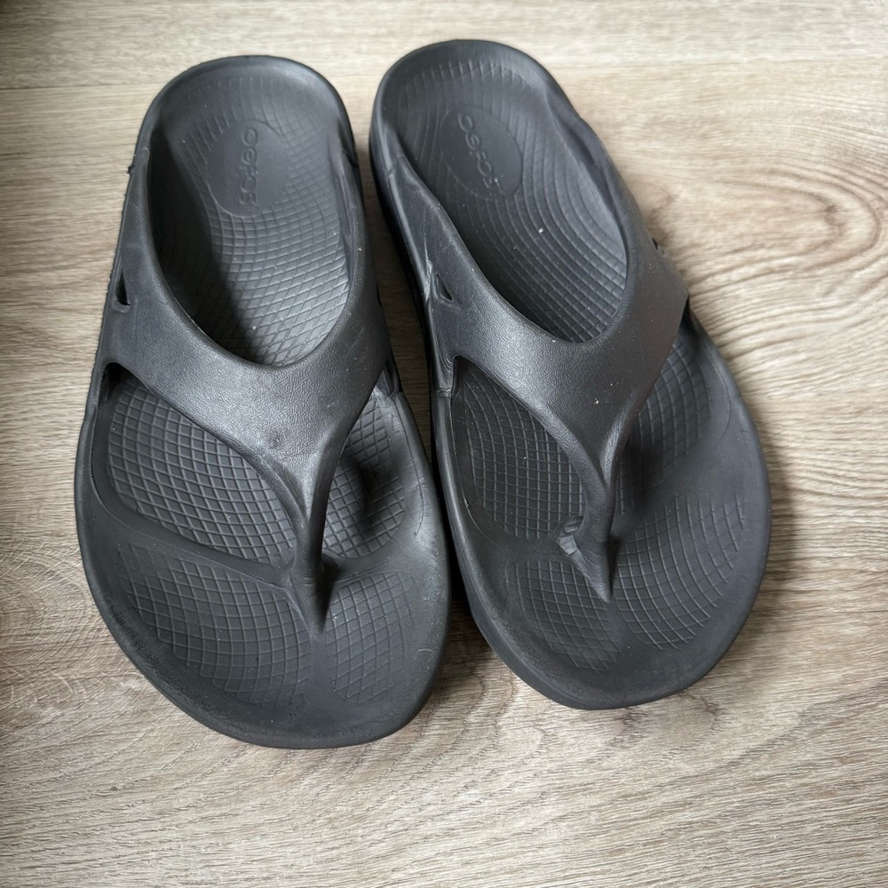 Oofos Flip Flop Sandal Women’s Size 7